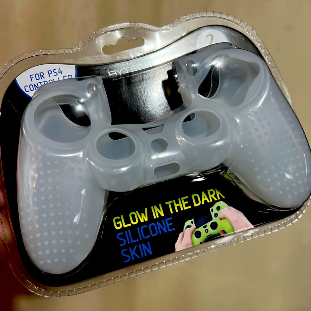 PS4 controller skins, Glow in the dark